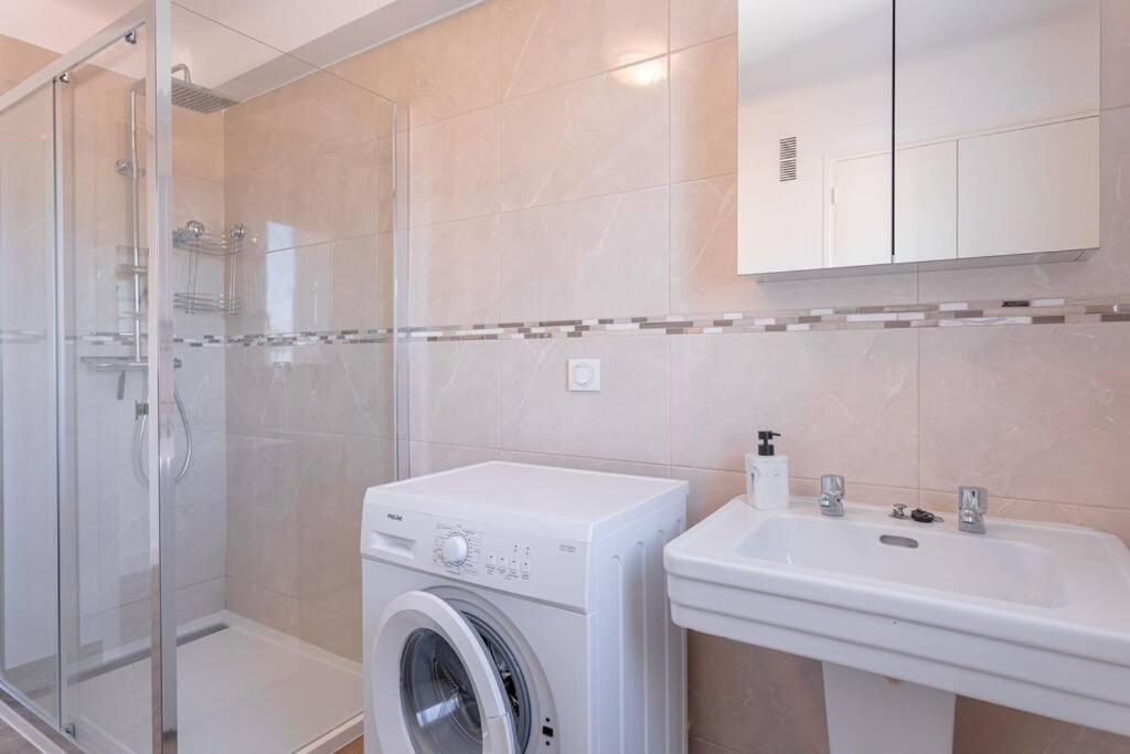 Apartment With Panoramic Sea View, Walk To The Beach - Marechal Juin By Halldis Cannes Eksteriør billede